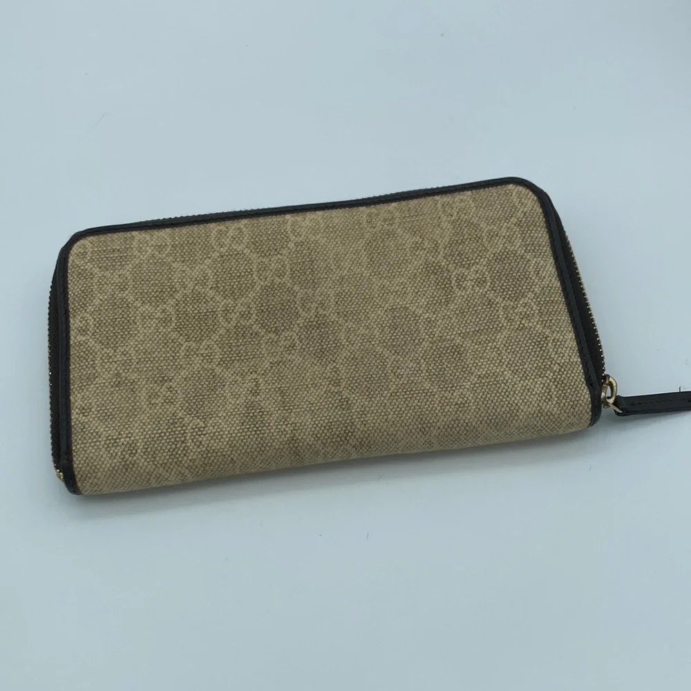 GUCCI GG LOGO TAN BROWN ZIPPY WALLET